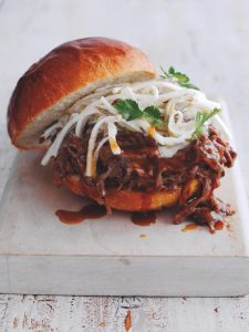 Sticky pulled venison burgers